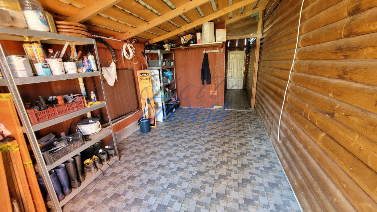 Cabana pe 2 nivele, 1600 mp teren, garaj, zona Rasca