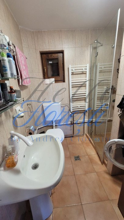 Cabana pe 2 nivele, 1600 mp teren, garaj, zona Rasca