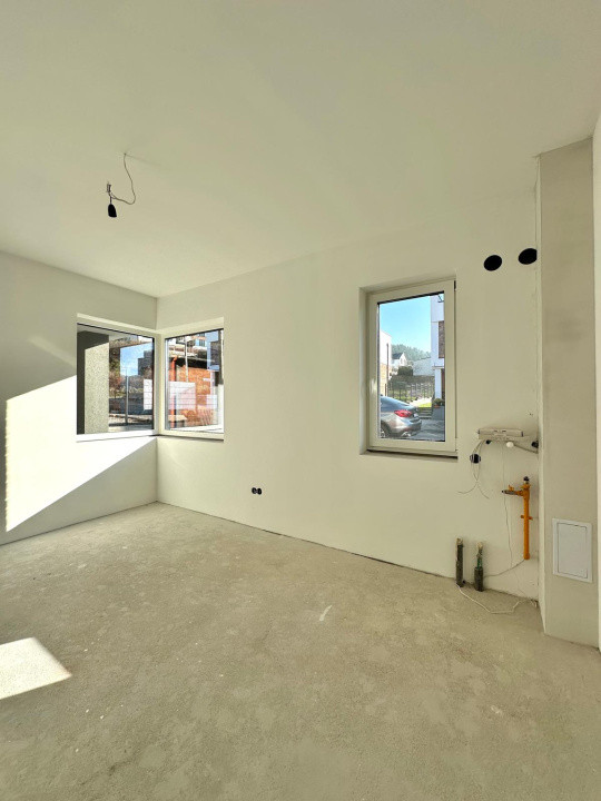 Duplex 180 mp cu gradina, semifinisat, Zona Vivo!