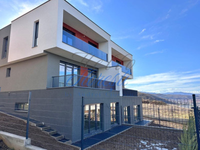 Duplex 180 mp cu gradina, semifinisat, Zona Vivo!