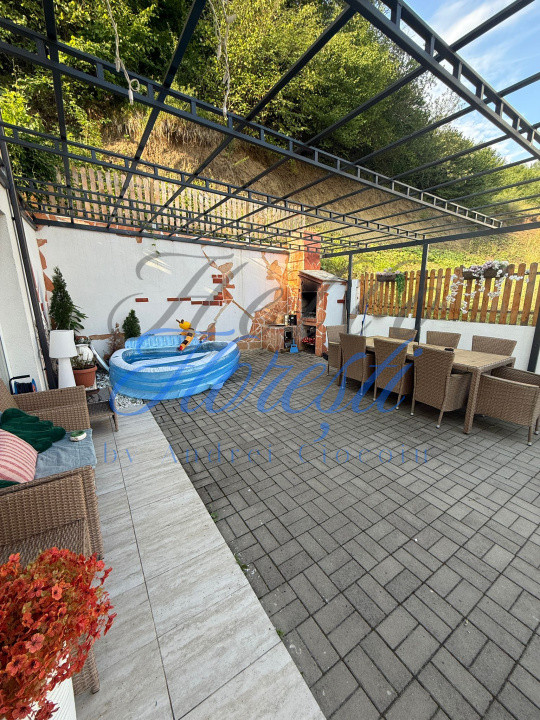 Casa însiruita, 5 camere, 160 mp, zona Teilor 