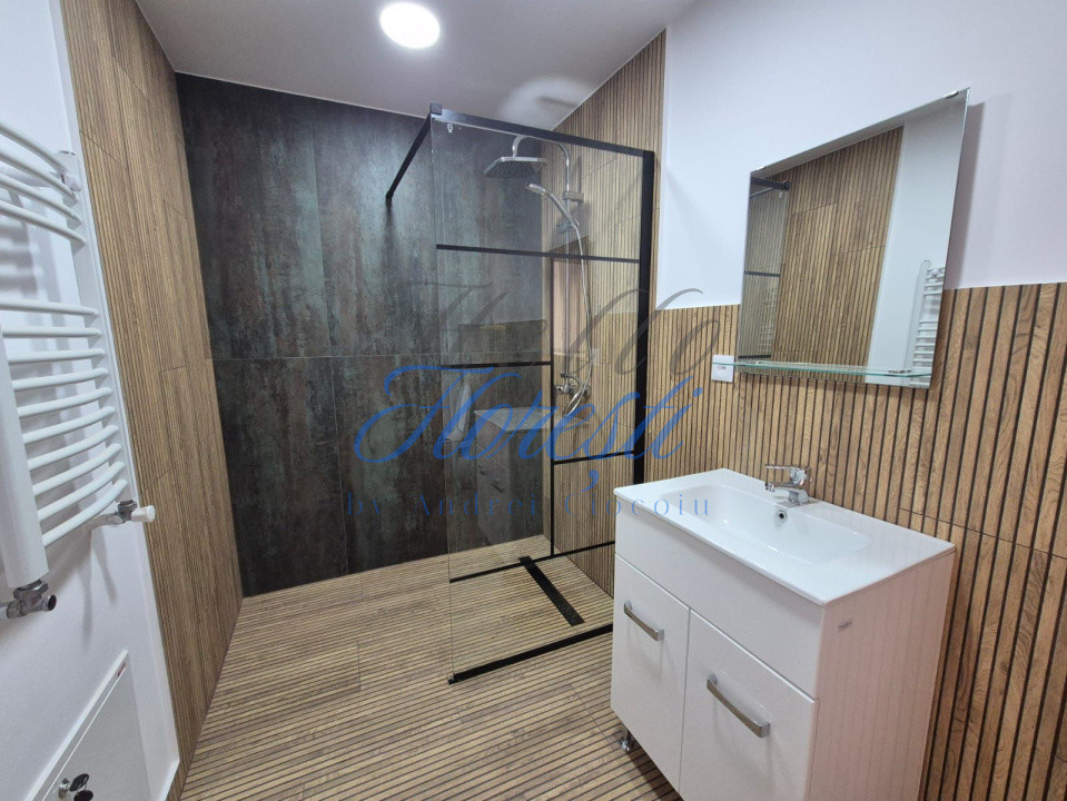 Apartament 3 camere 50 mp + parcare in Floresti zona Tineretului 