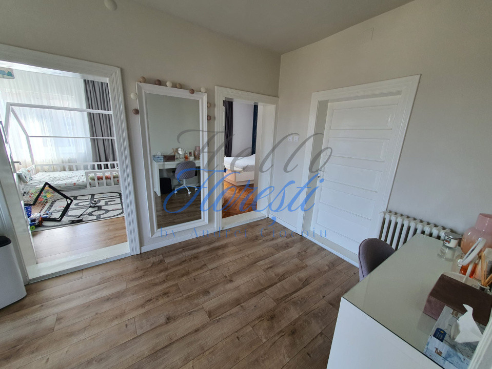 Casa cu 5 camere, in zona Dambul Rotund