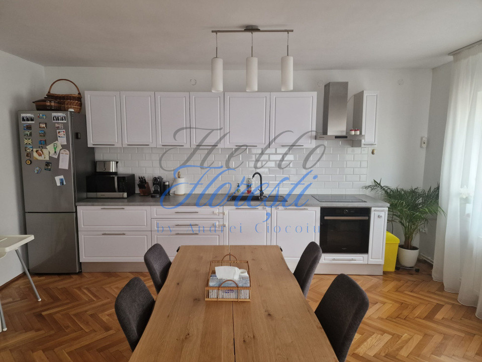 Casa cu 5 camere, in zona Dambul Rotund