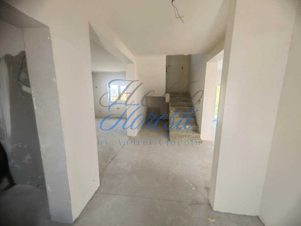 Casa cu 4 camere, in zona Chinteni