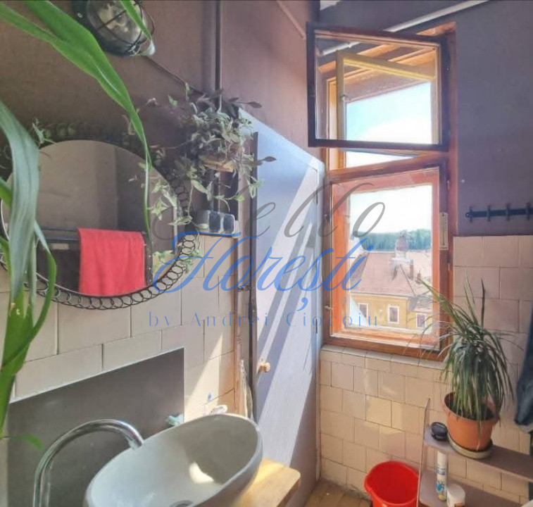 Apartament cu 3 camere, in zona Centrala