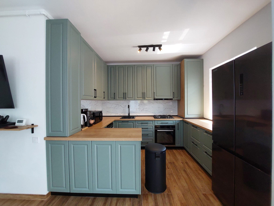 Apartament de vanzare , semidecomandat 77mp+68mp terasa , zona Teilor 