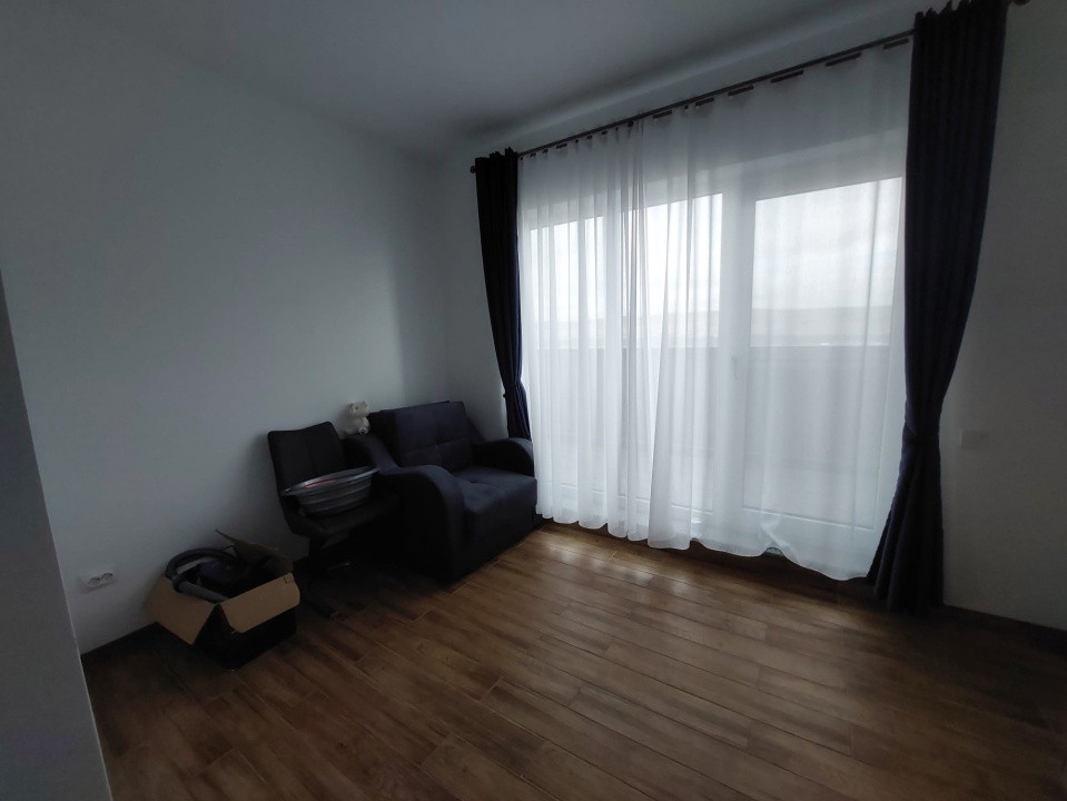 Apartament de vanzare , semidecomandat 77mp+68mp terasa , zona Teilor 