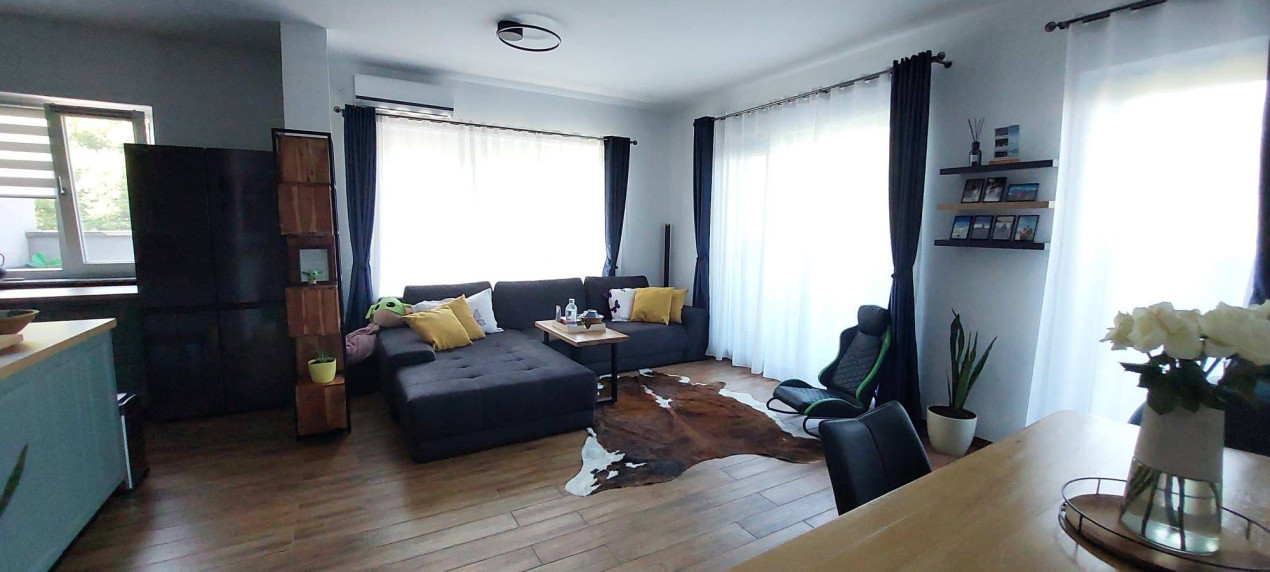 Apartament de vanzare , semidecomandat 77mp+68mp terasa , zona Teilor 