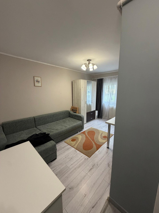 Apartament de inchiriat , semidecomandat 22mp zona GHEORGHENI