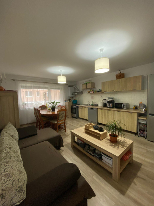 Apartament de vanzare semidecomandat, cu gradina .3 camere 65,2 mp , zona TEILOR