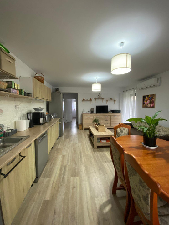 Apartament de vanzare semidecomandat, cu gradina .3 camere 65,2 mp , zona TEILOR