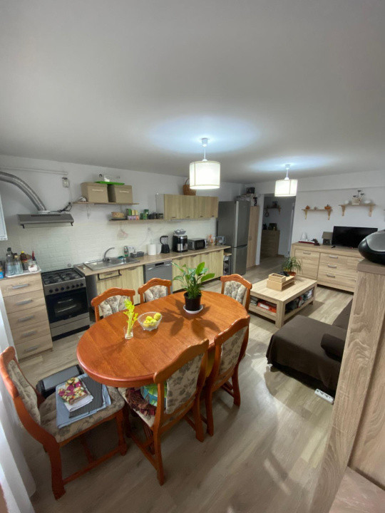 Apartament de vanzare semidecomandat, cu gradina .3 camere 65,2 mp , zona TEILOR