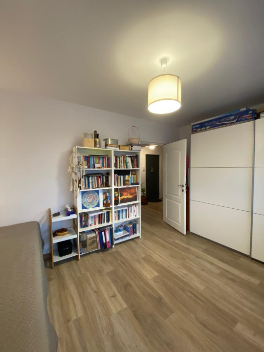 Apartament de vanzare semidecomandat, cu gradina .3 camere 65,2 mp , zona TEILOR