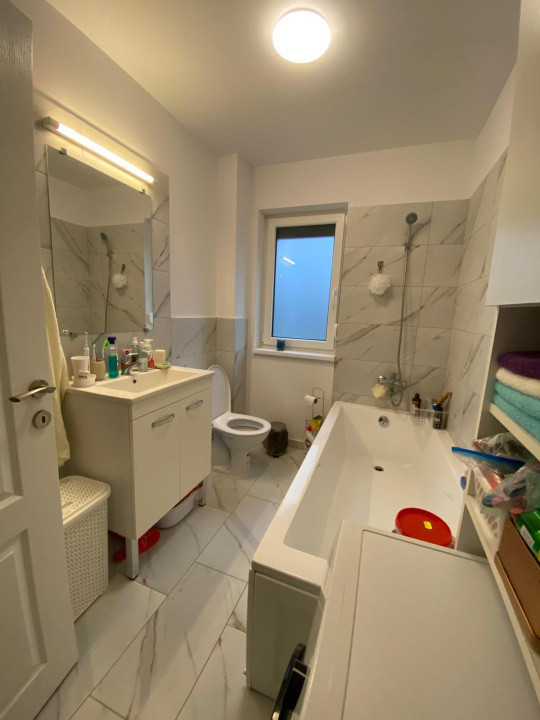 Apartament de vanzare semidecomandat, cu gradina .3 camere 65,2 mp , zona TEILOR