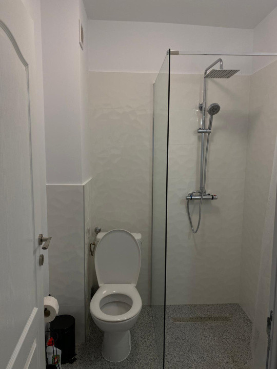 Apartament de vanzare semidecomandat, cu gradina .3 camere 65,2 mp , zona TEILOR