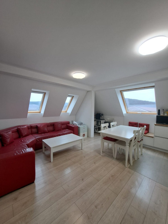 Apartament de vanzare , semidecomandat  65,5mp ,3 camere Floresti zona VIVO