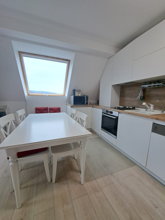 Apartament de vanzare , semidecomandat  65,5mp ,3 camere Floresti zona VIVO