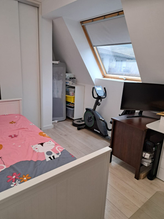 Apartament de vanzare , semidecomandat  65,5mp ,3 camere Floresti zona VIVO