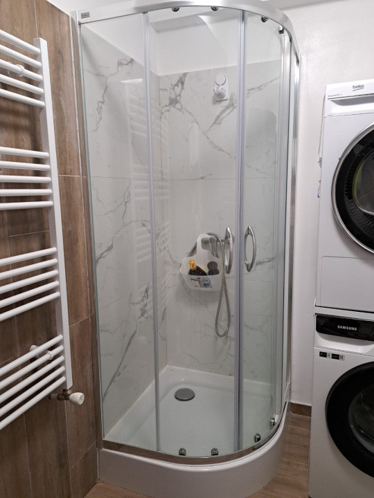 Apartament de vanzare , semidecomandat  65,5mp ,3 camere Floresti zona VIVO