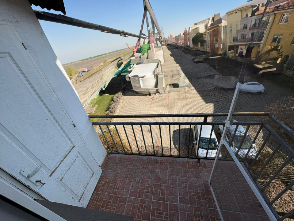 Apartament cu 3 camere și 2 balcoane ZONA TERRA