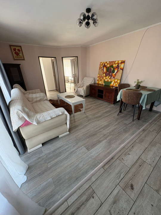 Apartament de ÎNCHIRIAT cu 3 camere și 2 PARCĂRI
