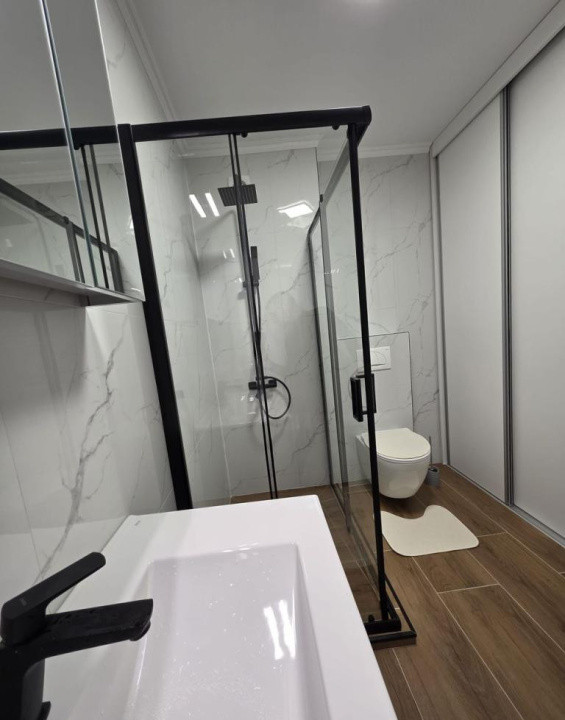 Inchiriere apartament deosebit 3 camere ,62 mp,zona Porii, Floresti