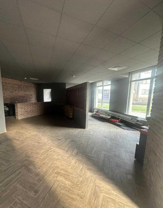 Spatiu comercial , 98mp zona Vivo / BMW , Floresti 