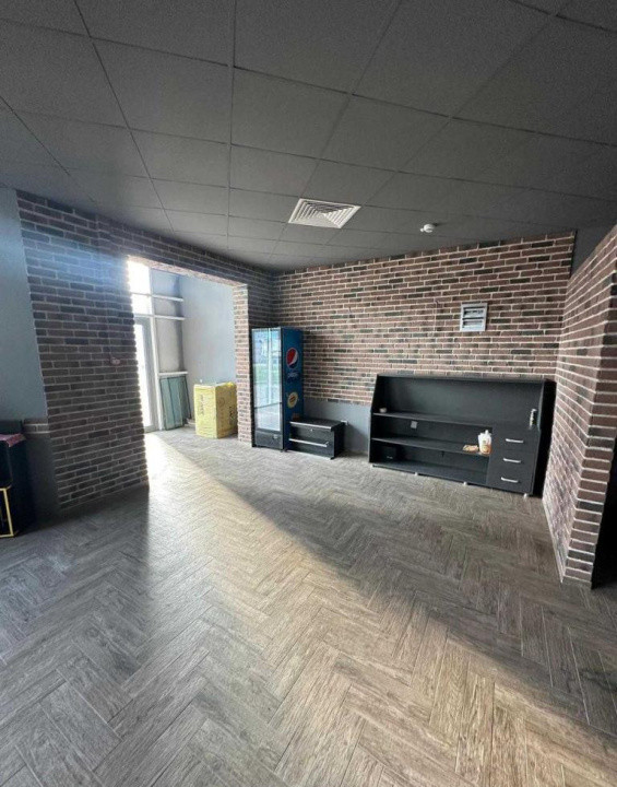 Spatiu comercial , 98mp zona Vivo / BMW , Floresti 