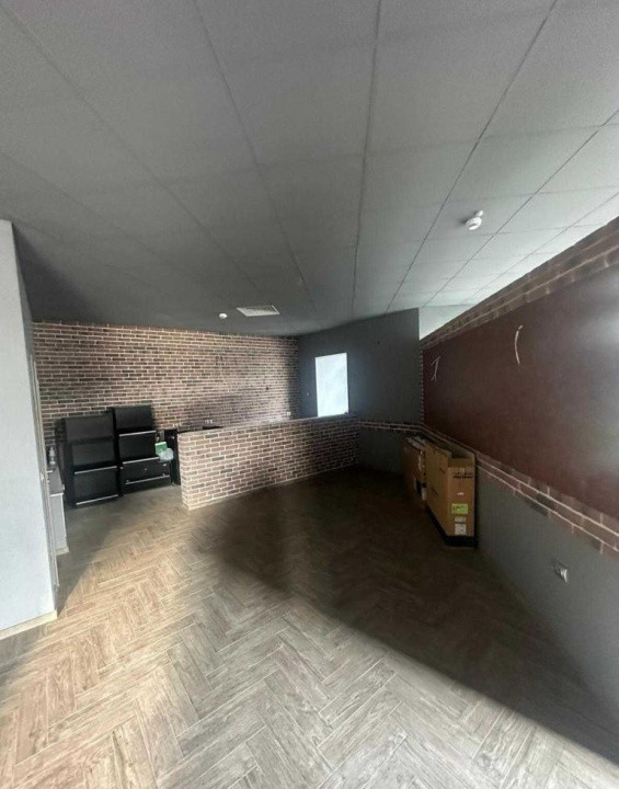 Spatiu comercial , 98mp zona Vivo / BMW , Floresti 