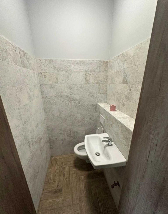 Spatiu comercial , 98mp zona Vivo / BMW , Floresti 