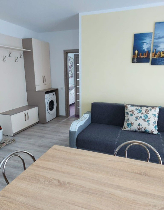 Inchiriere apartament 3 camere , 61 mp, zona Eroilor , Floresti