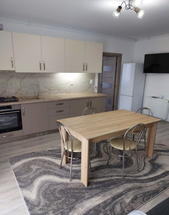 Inchiriere apartament 3 camere , 61 mp, zona Eroilor , Floresti