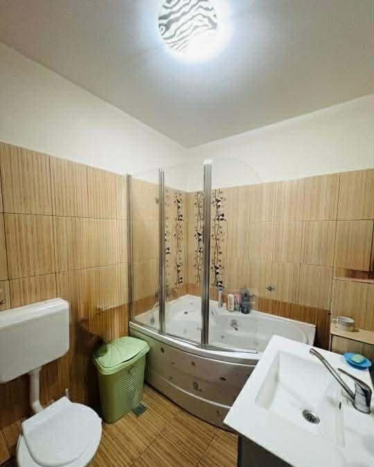 Apartament cu 2 camere, 40 mp , zona Florilor, Floresti