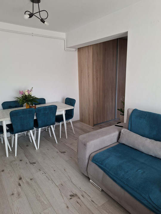 Vand apartament 2 camere 53mp + balcoan 4mp,zona Eroilor