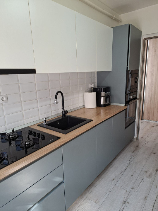 Vand apartament 2 camere 53mp + balcoan 4mp,zona Eroilor