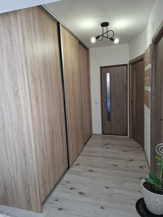 Vand apartament 2 camere 53mp + balcoan 4mp,zona Eroilor