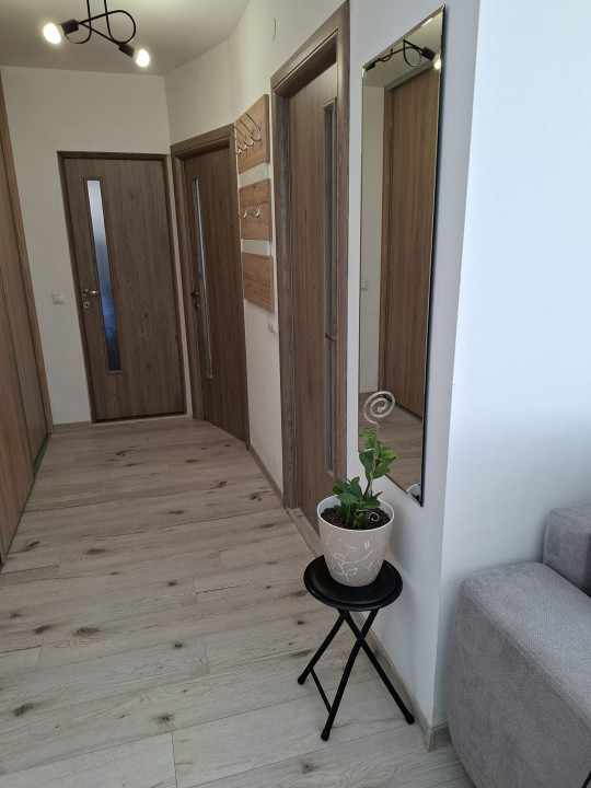 Vand apartament 2 camere 53mp + balcoan 4mp,zona Eroilor