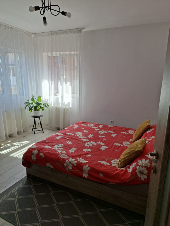 Vand apartament 2 camere 53mp + balcoan 4mp,zona Eroilor