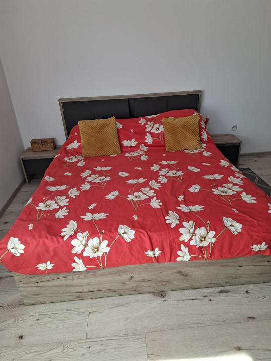 Vand apartament 2 camere 53mp + balcoan 4mp,zona Eroilor