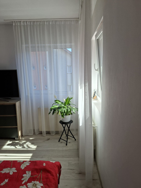Vand apartament 2 camere 53mp + balcoan 4mp,zona Eroilor