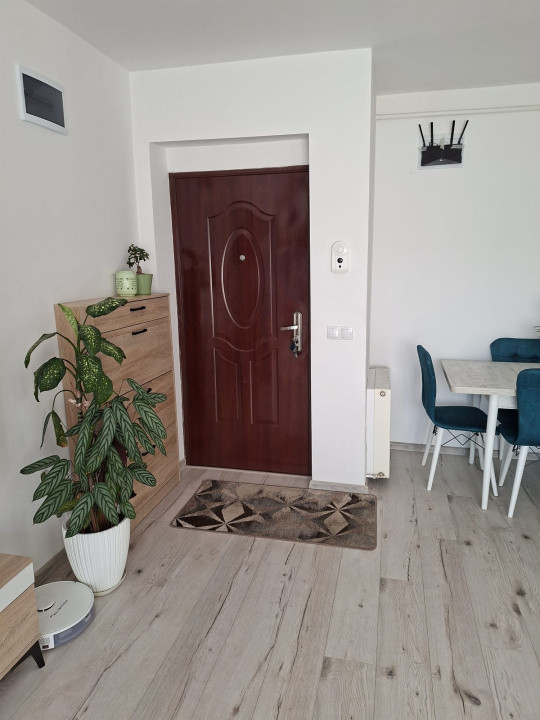 Vand apartament 2 camere 53mp + balcoan 4mp,zona Eroilor