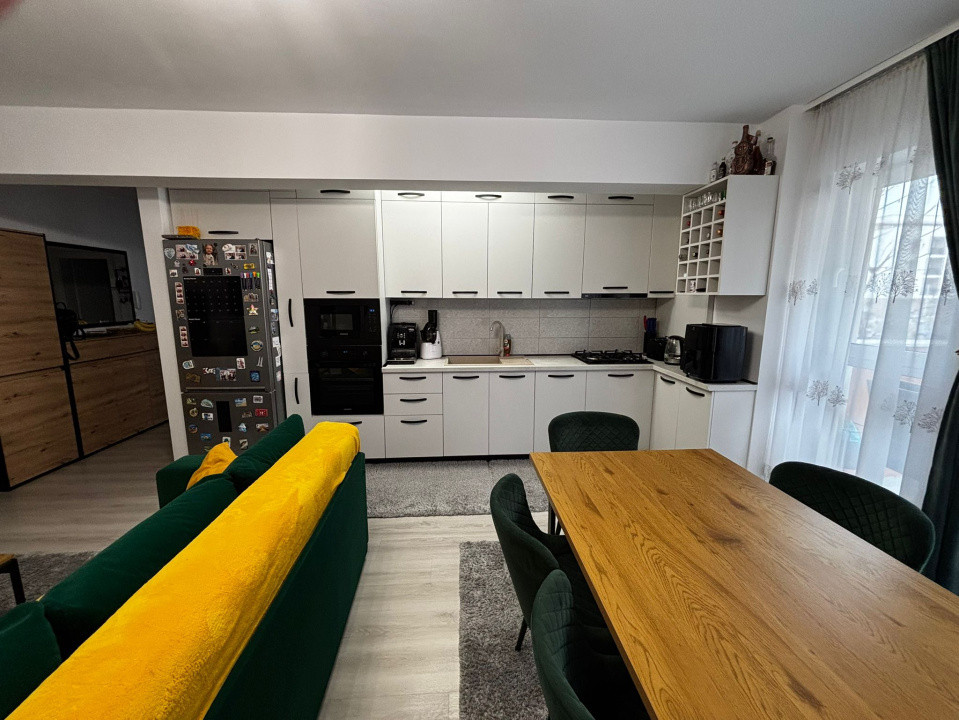 Vand apartament 3 camere 75mp,balcon 4mp,zona Eroilor