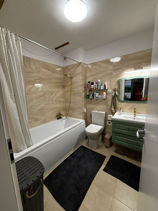 Vand apartament 3 camere 75mp,balcon 4mp,zona Eroilor