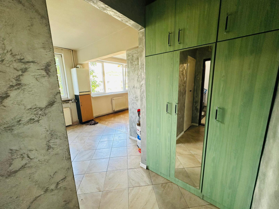 Apartament de vanzare semidecomandat ,3 camere 60 mp , zona Grigorescu 