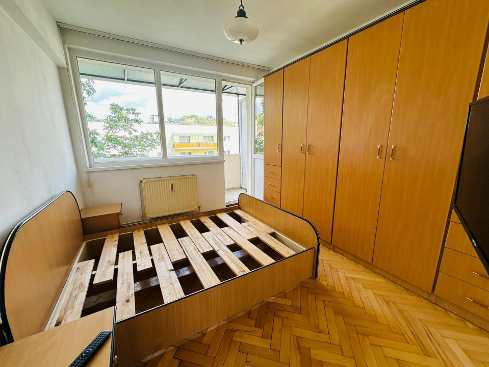 Apartament de vanzare semidecomandat ,3 camere 60 mp , zona Grigorescu 