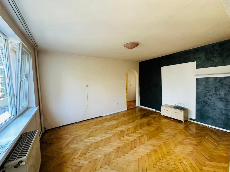 Apartament de vanzare semidecomandat ,3 camere 60 mp , zona Grigorescu 