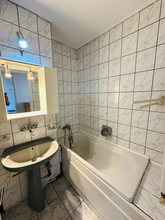 Apartament de vanzare semidecomandat ,3 camere 60 mp , zona Grigorescu 