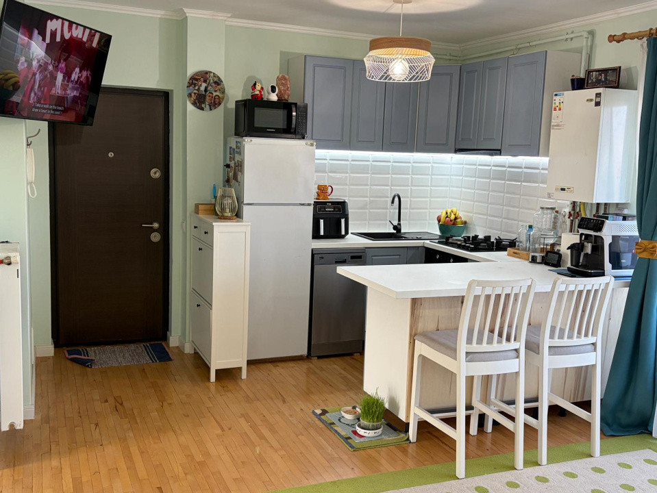 Vand apartament 2 camere 43mp +2 balcoane 6mp,zona Tineretului