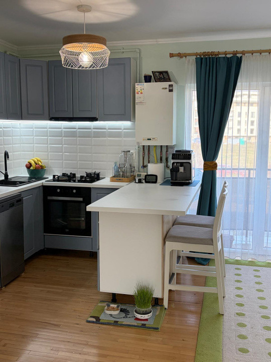 Vand apartament 2 camere 43mp +2 balcoane 6mp,zona Tineretului